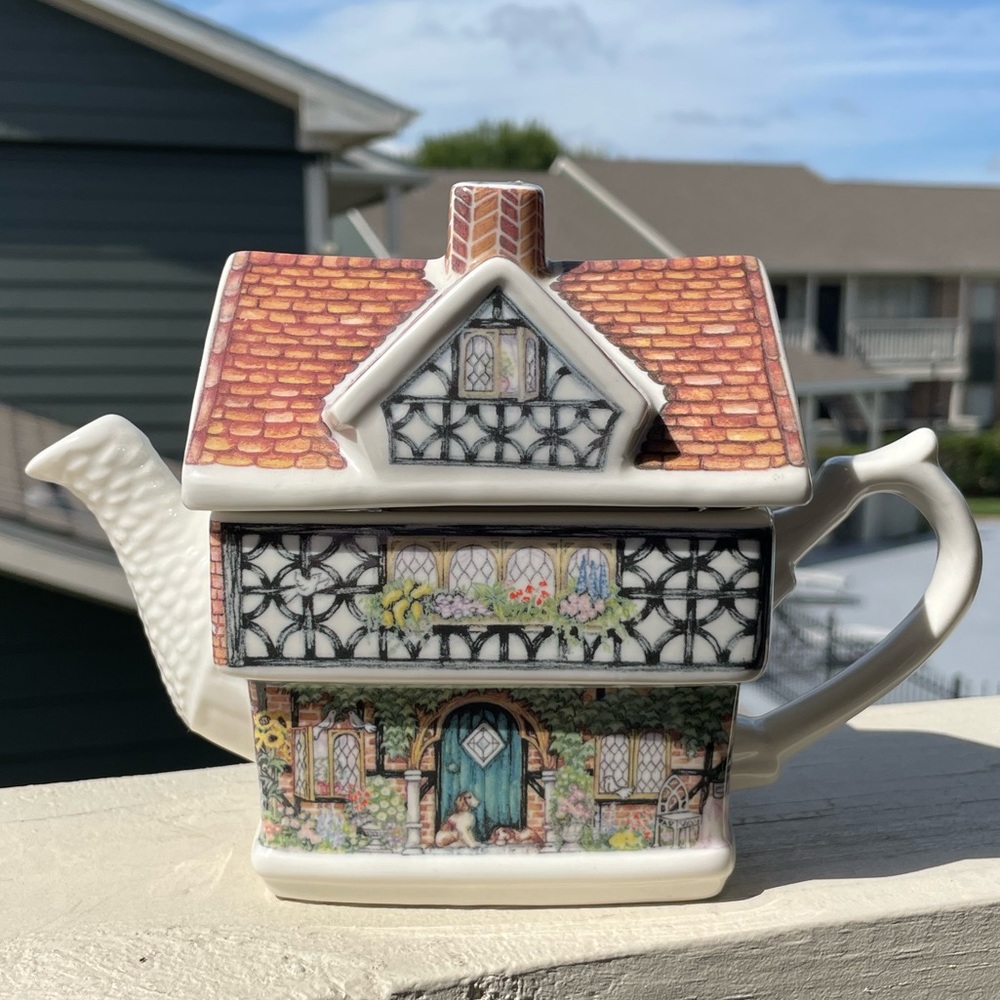 Country Cottages Ivy House James Sadler Teapot